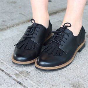 CLARKS Somerset Griffin Mabel Oxfords Black Kiltie Flats Women's US 8.5